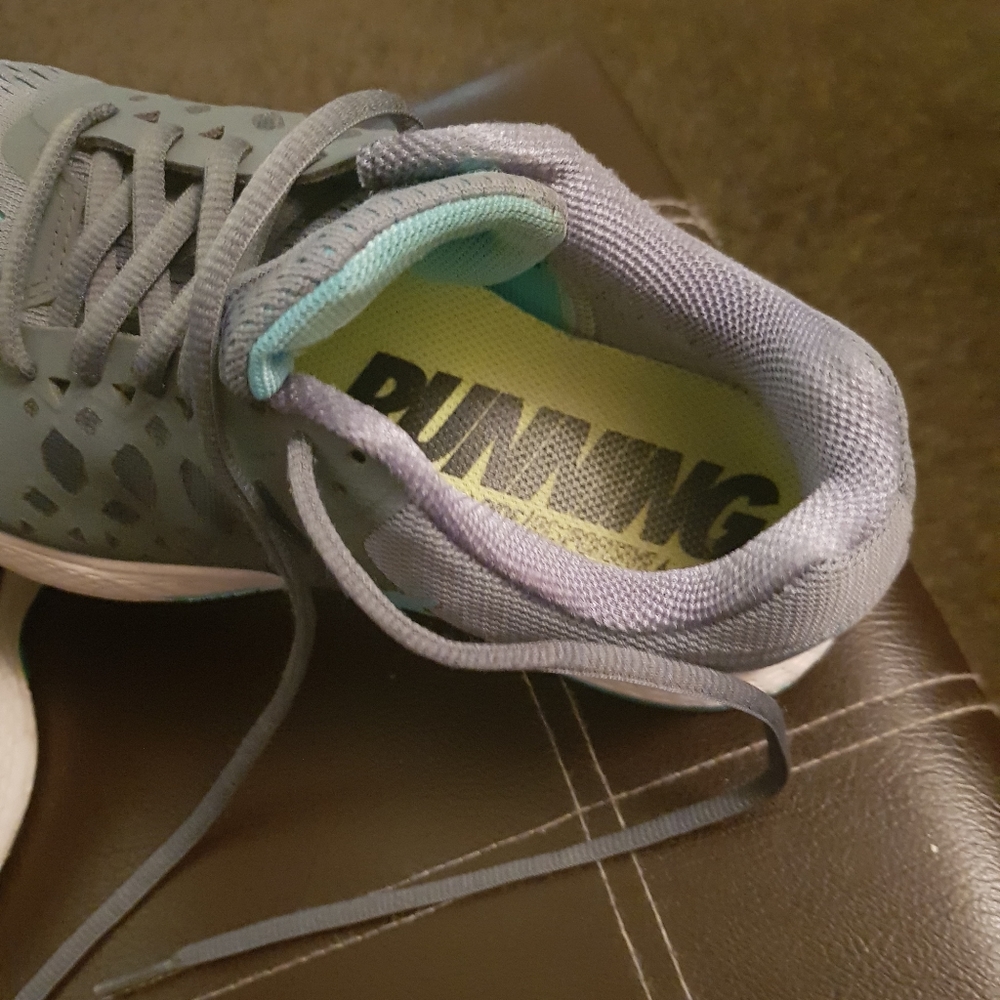 Shoes - Picture 3 of 4
